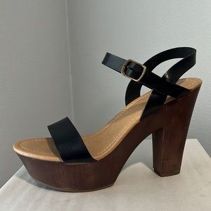 Report Retro Wooden Platform Sandal